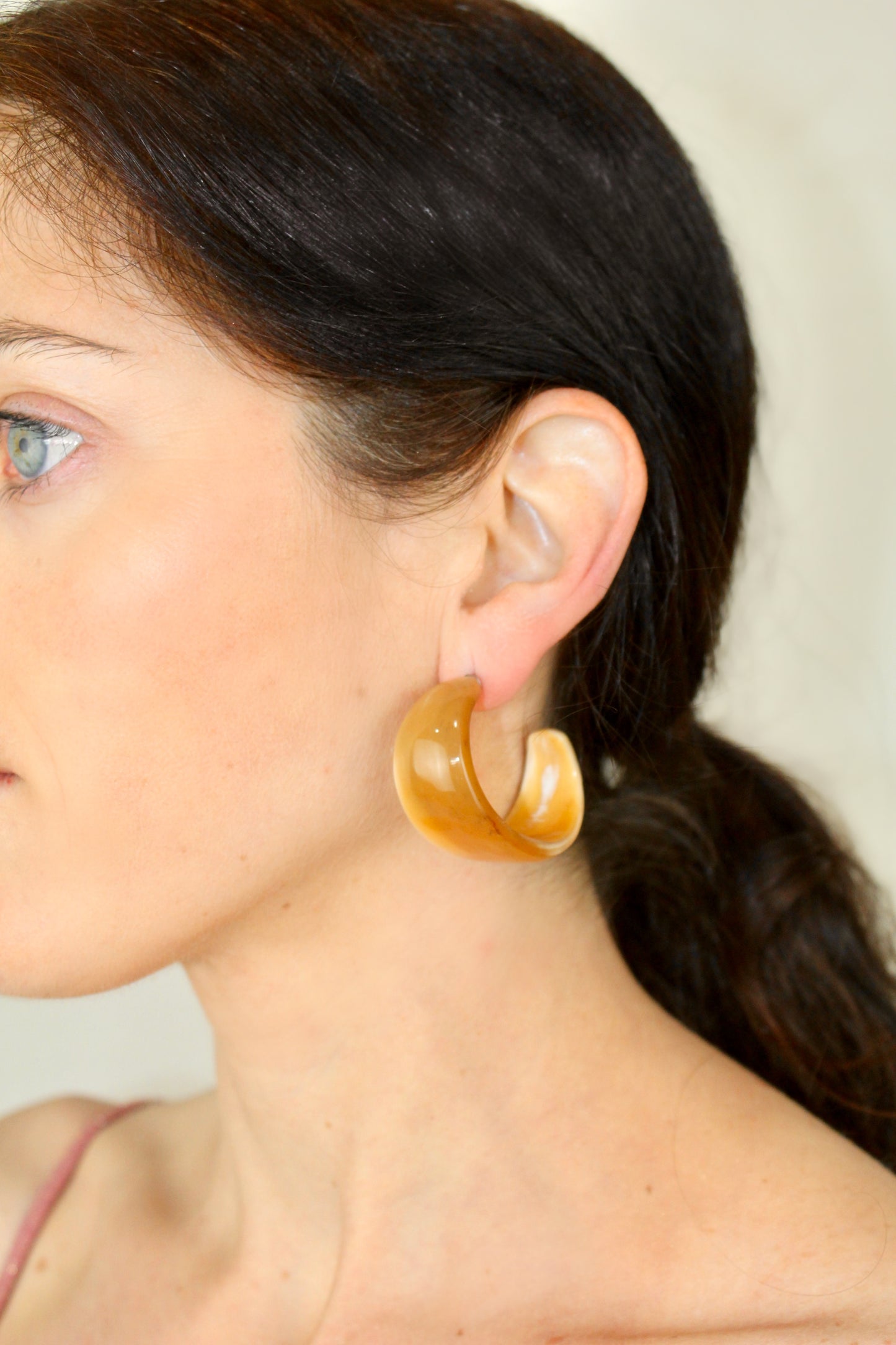 Eva earrings caramel