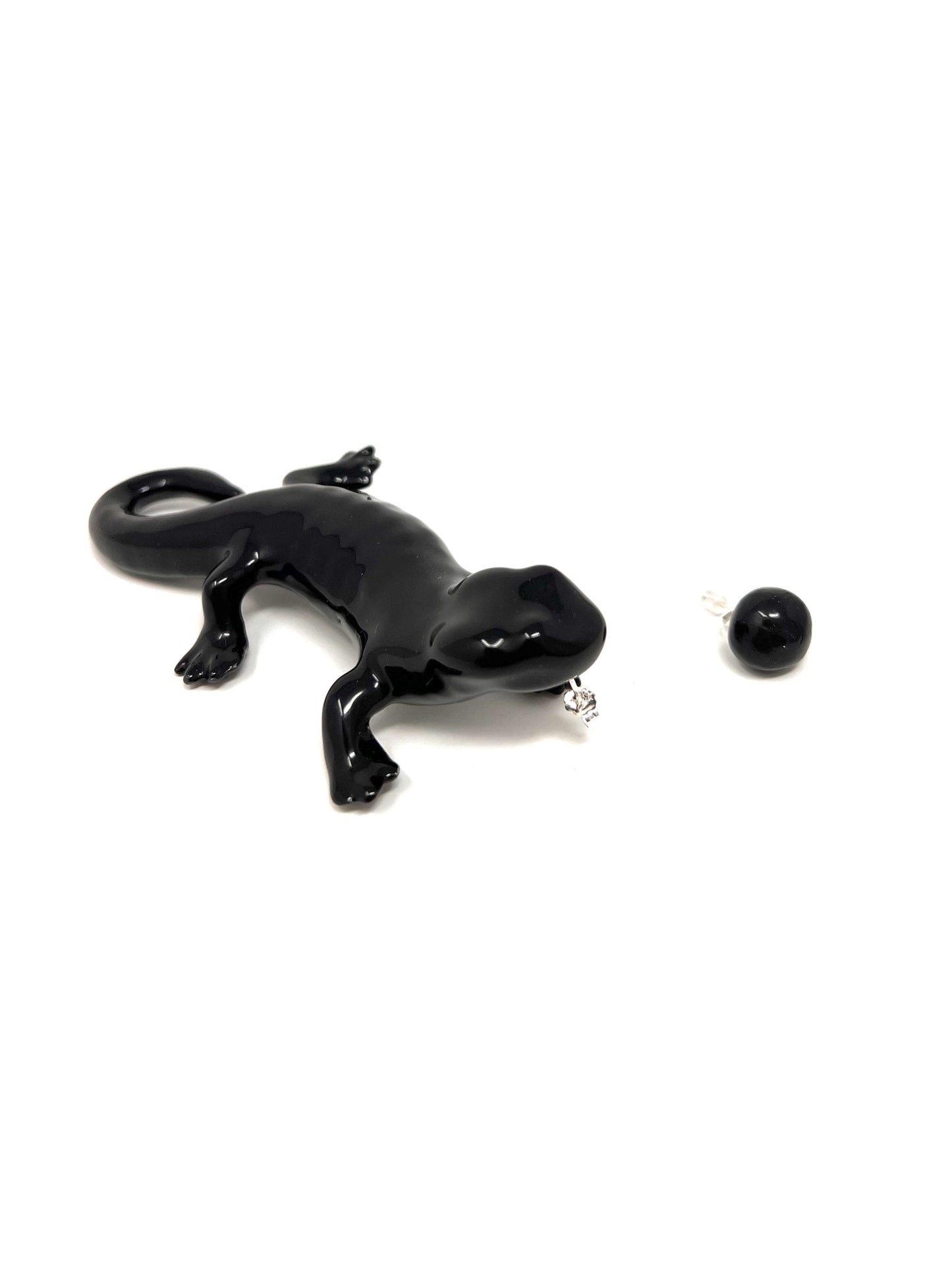 Salamandra earrings black